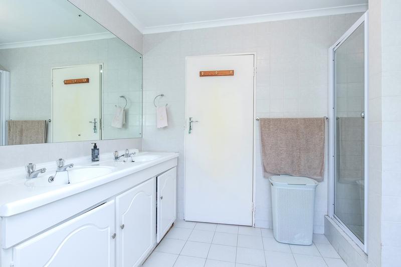 5 Bedroom Property for Sale in Constantia Western Cape